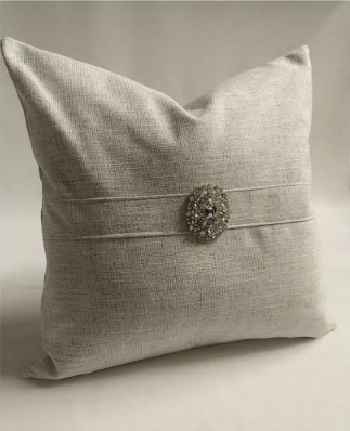 THE GLAMOROUS PILLOW